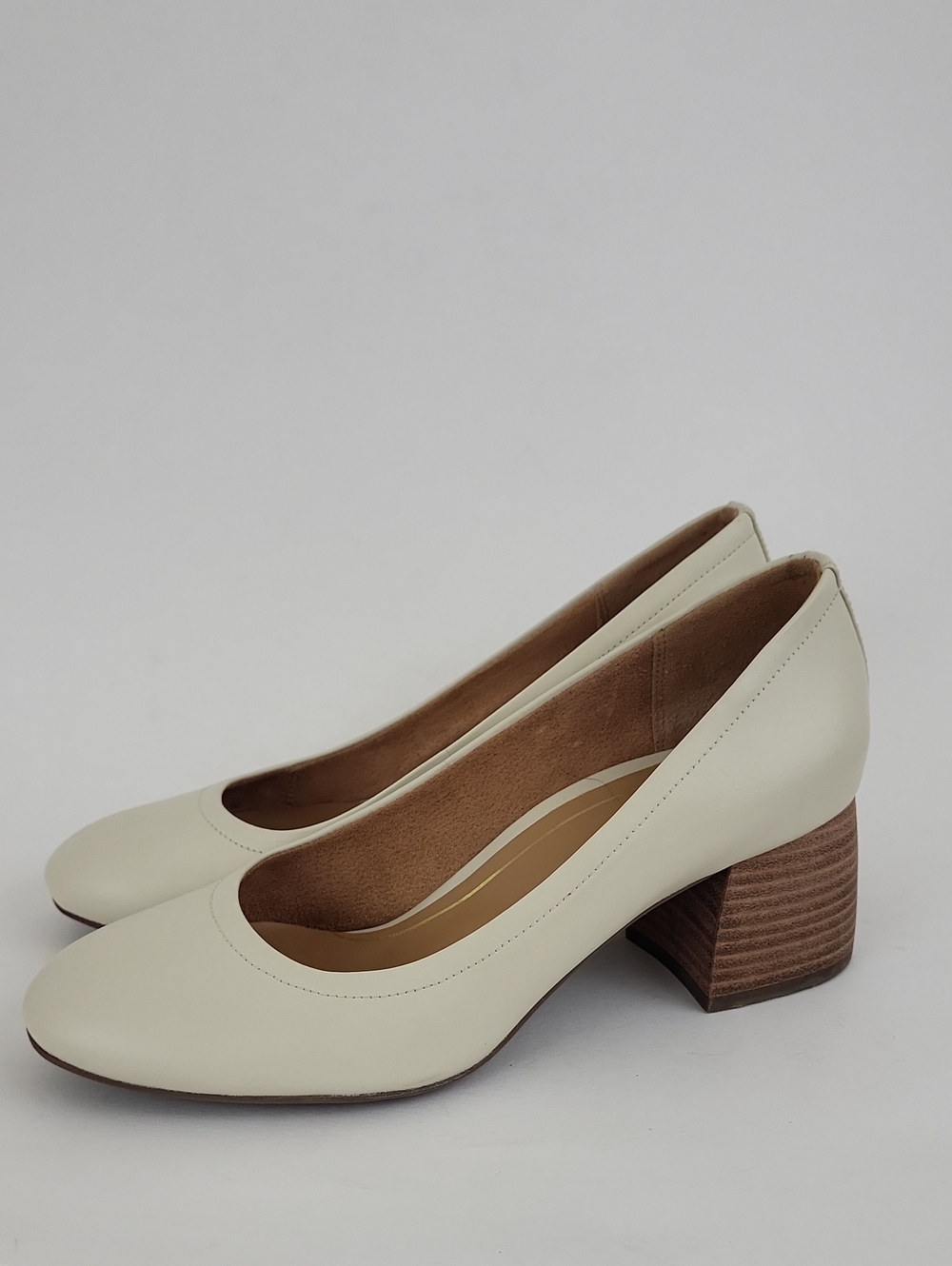 Vionic Women's Carmel Cream Leather Pumps Size 7.5 / EU 38